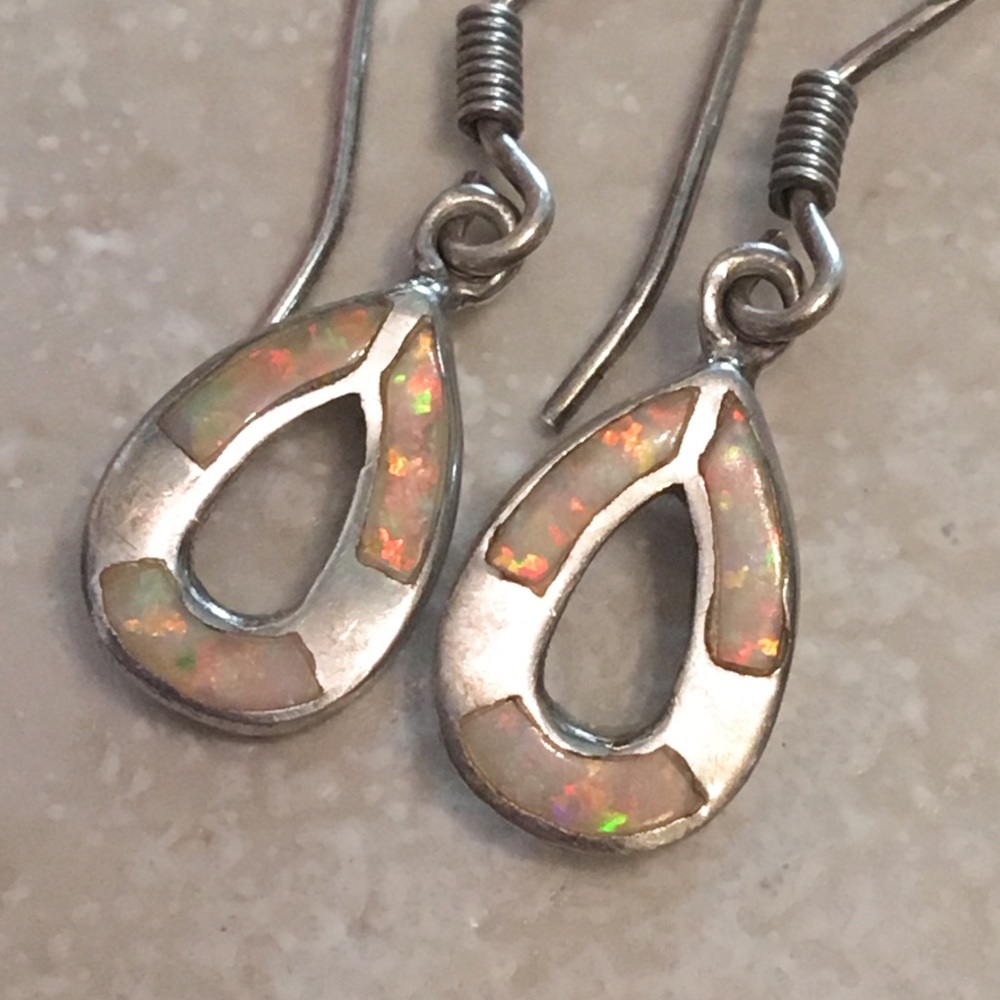 Stunning sterling silver and opal earrings! - Picture 2 of 6